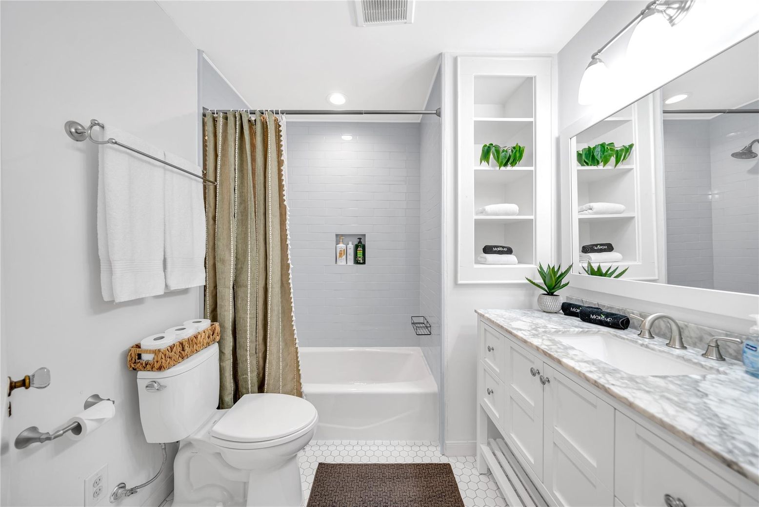 Bathroom, Interior, Recessed Lighting