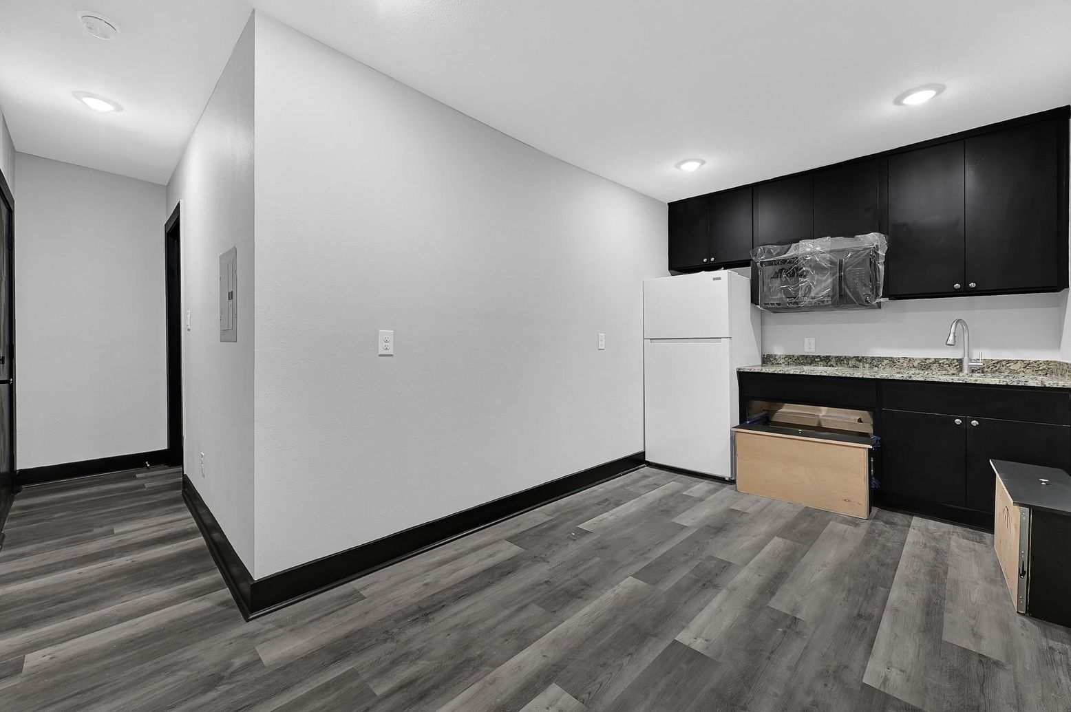 Interior, Recessed Lighting, Wood Texture Flooring