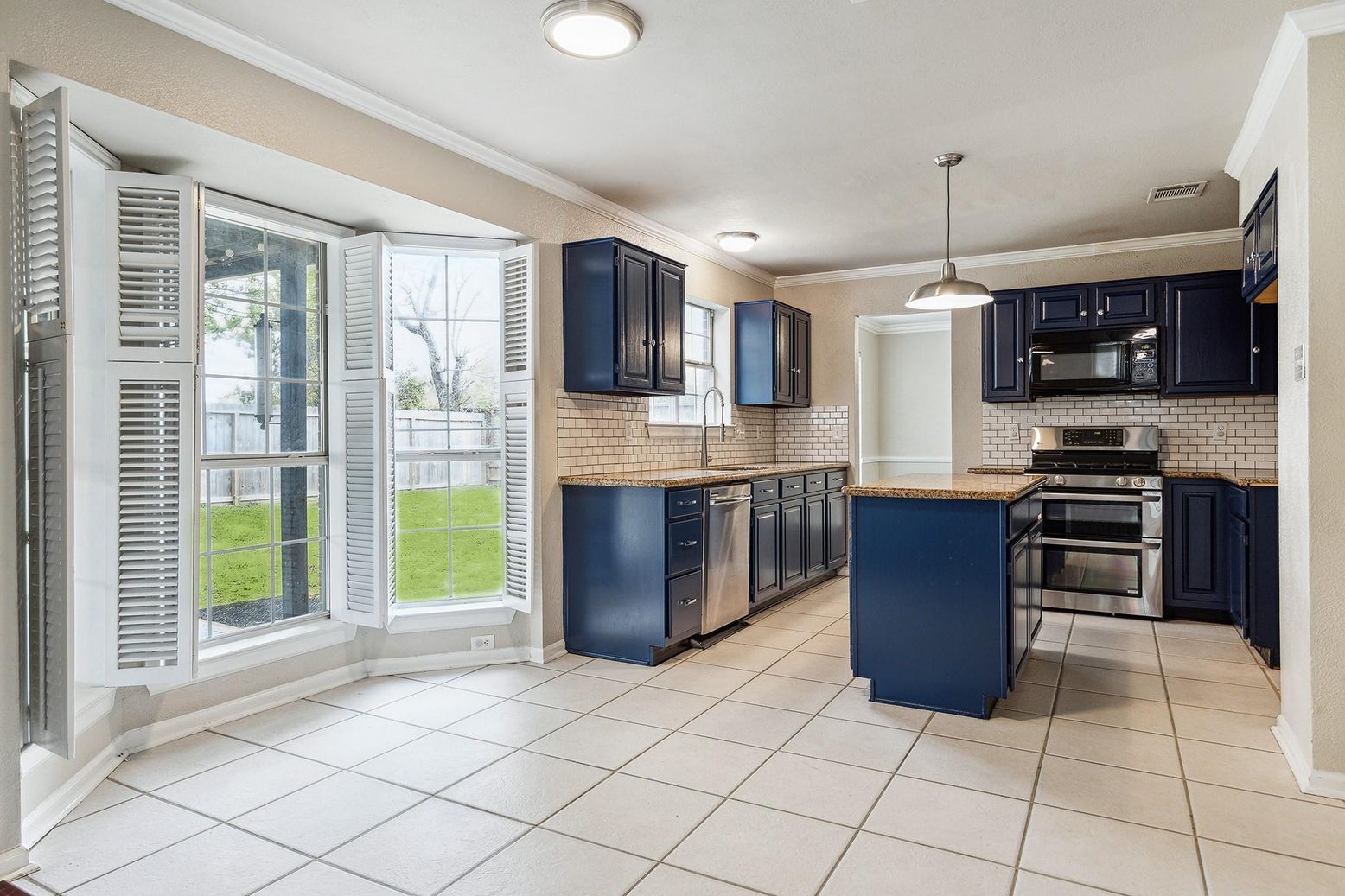 Interior, Kitchen, Pendant Lights, Stainless Steel Appliances