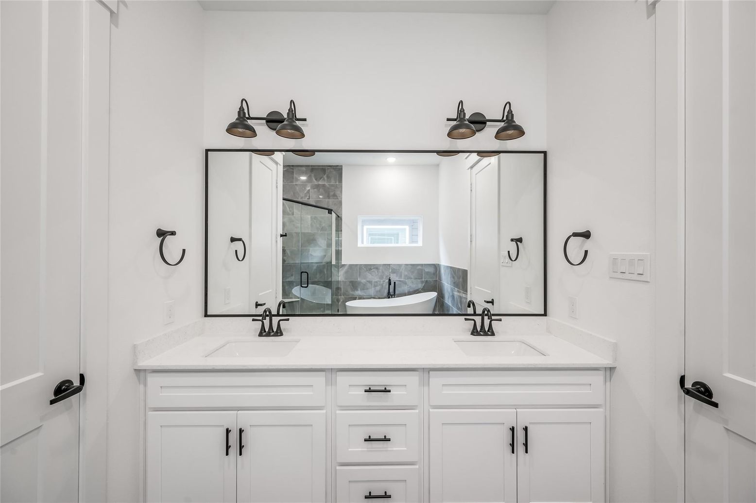 Bathroom, Dual Sink Vanities, Interior