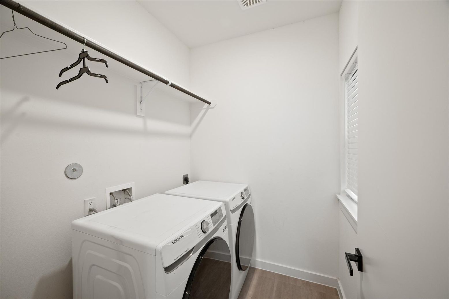 Interior, Washer, Wood Texture Flooring