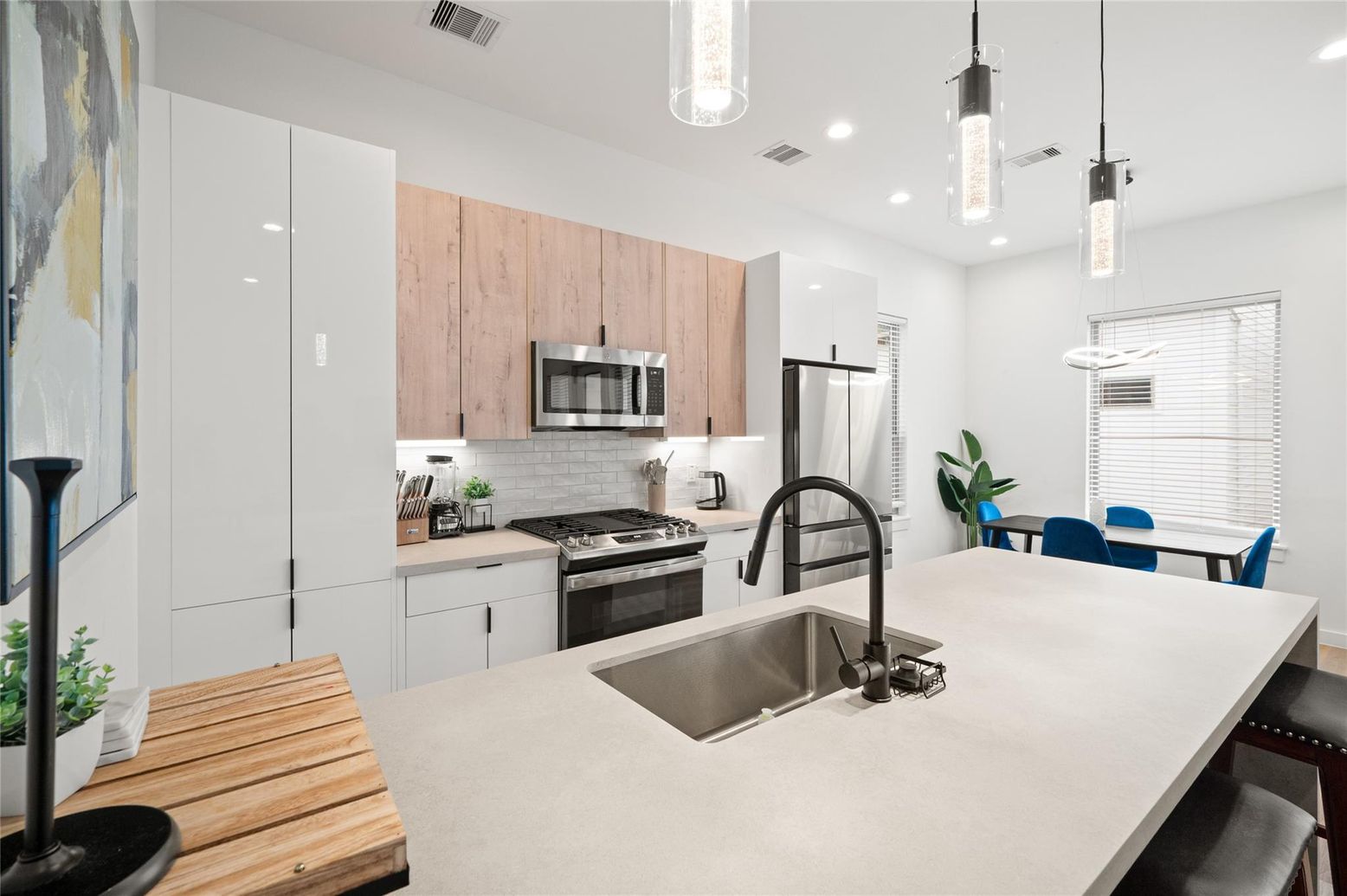 Dining room, Interior, Kitchen, Pendant Lights, Recessed Lighting, Stainless Steel Appliances