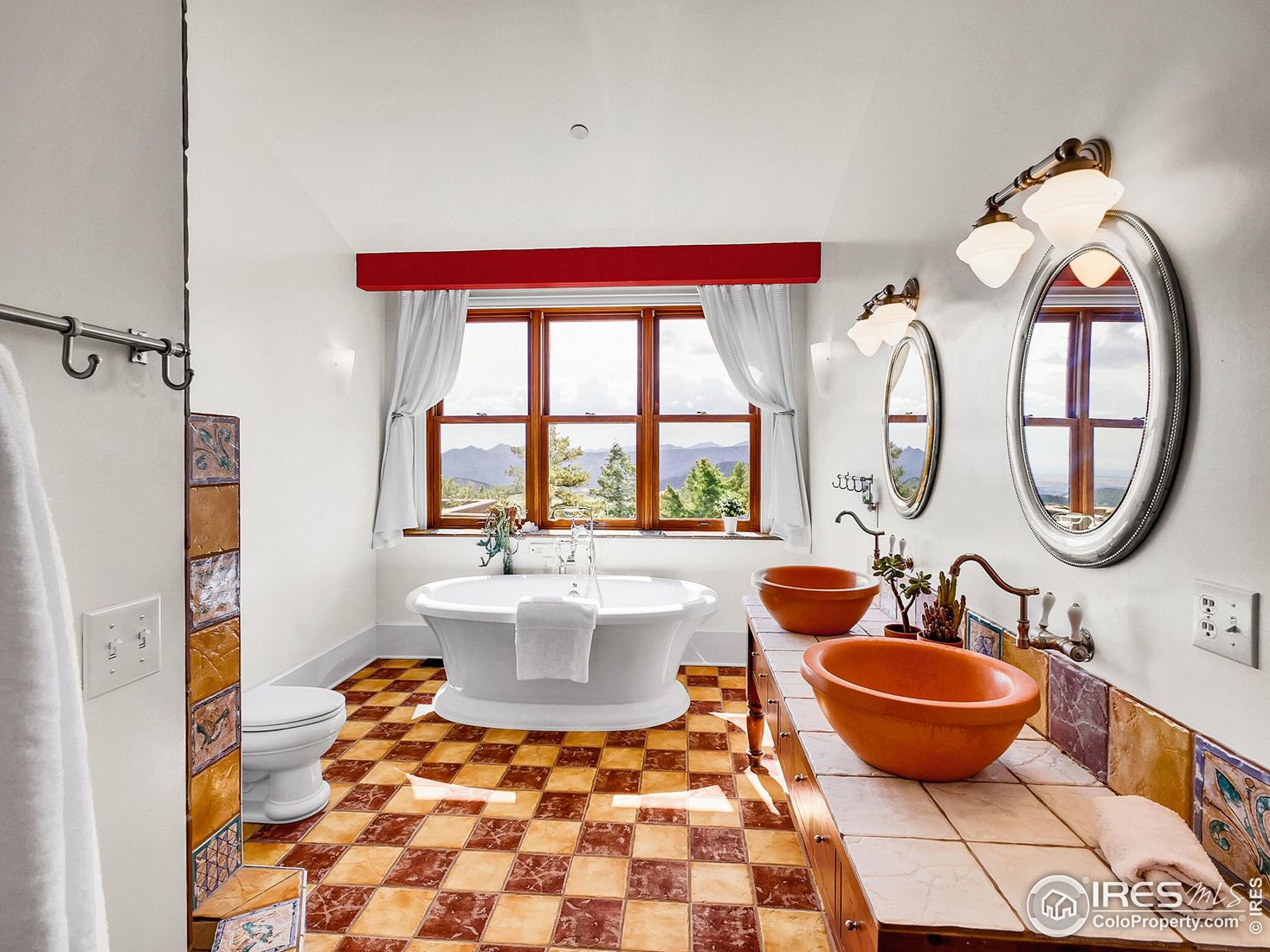 Bathroom, Dual Sink Vanities, Free Standing Baths, Interior, Recessed Lighting