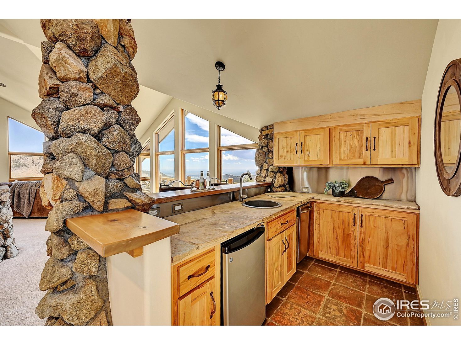 Interior, Kitchen, Pendant Lights, Stone Walls, Water