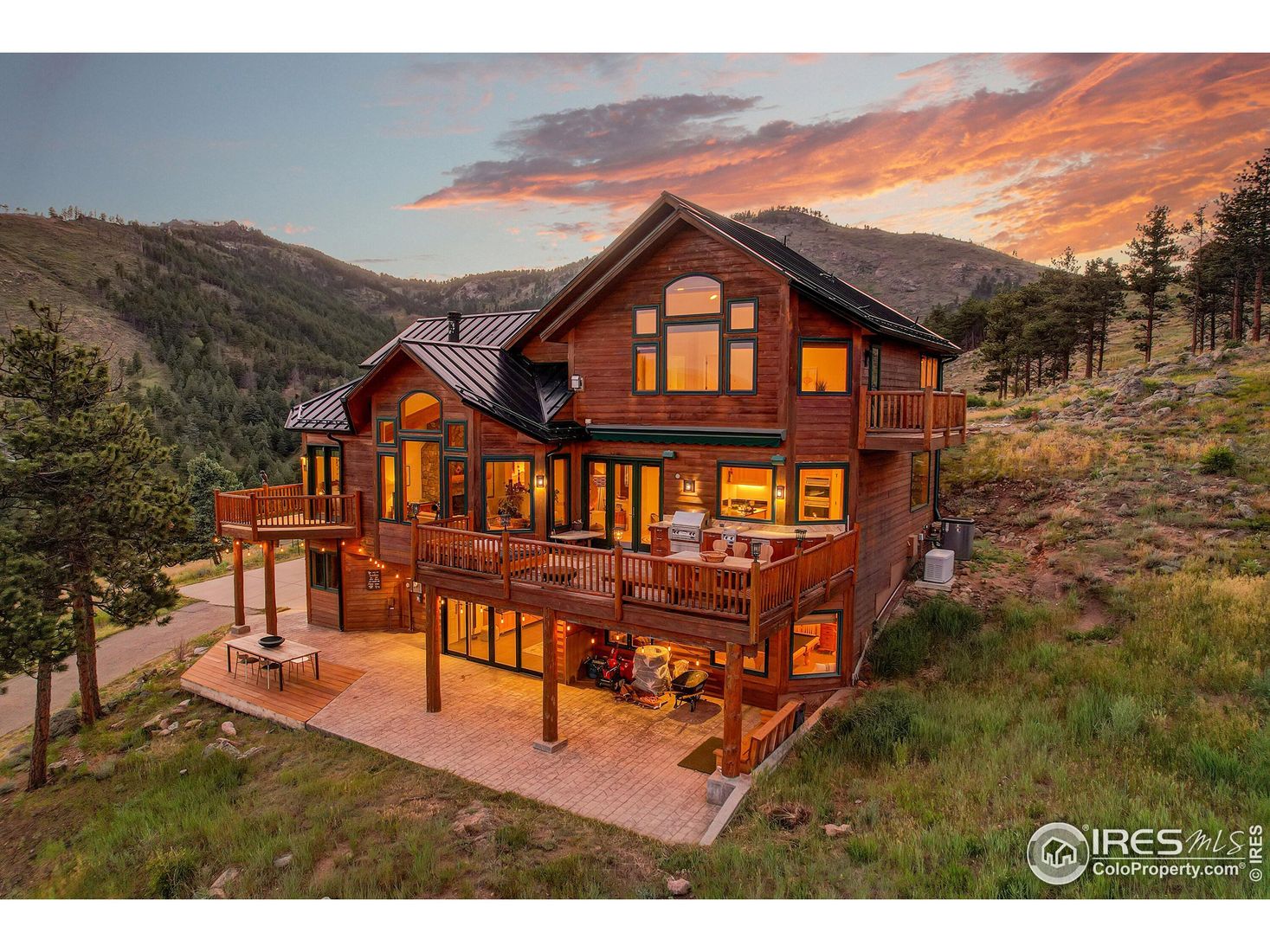 Backyard, Exterior, Facade, Log Home