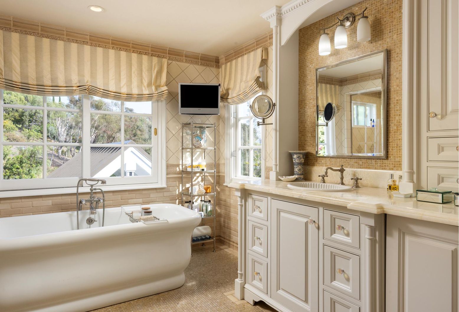 Bathroom, Dual Sink Vanities, Free Standing Baths, Interior, Recessed Lighting