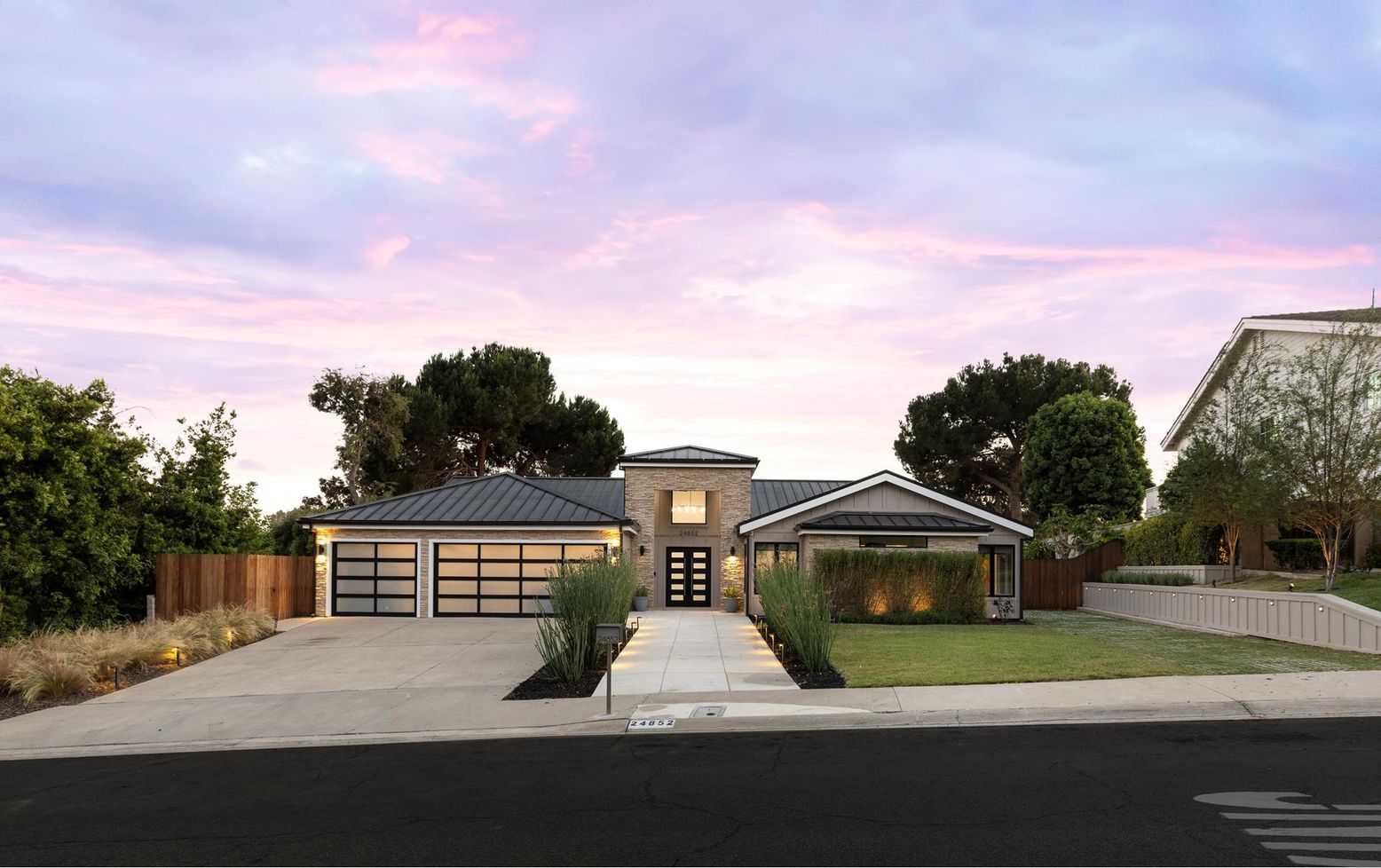 Attached, Exterior, Facade, Modern