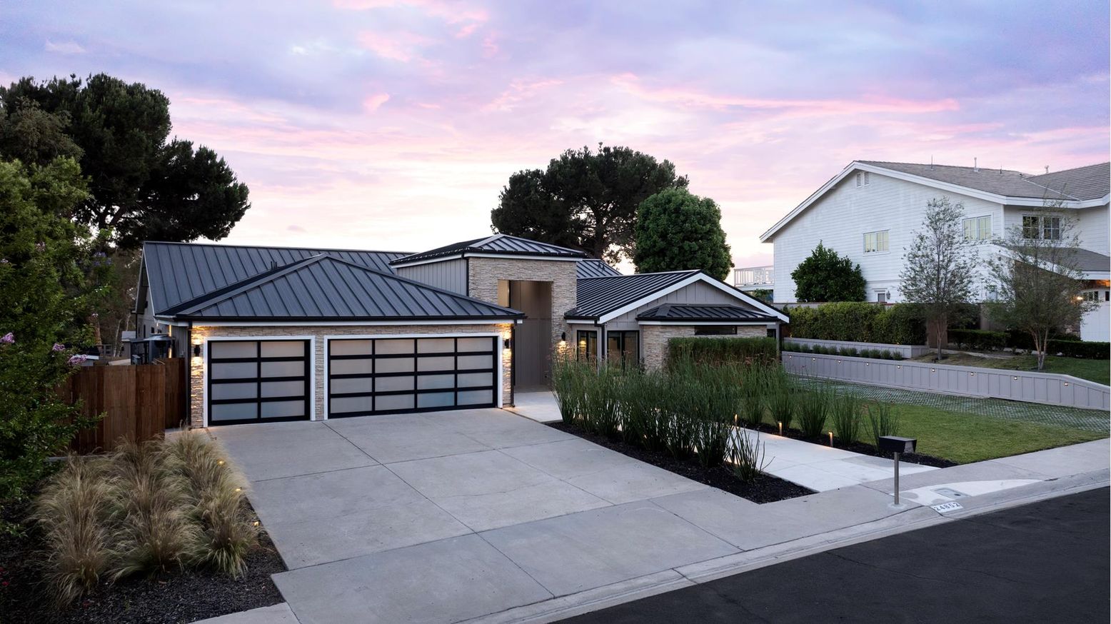 Attached, Exterior, Facade, Modern