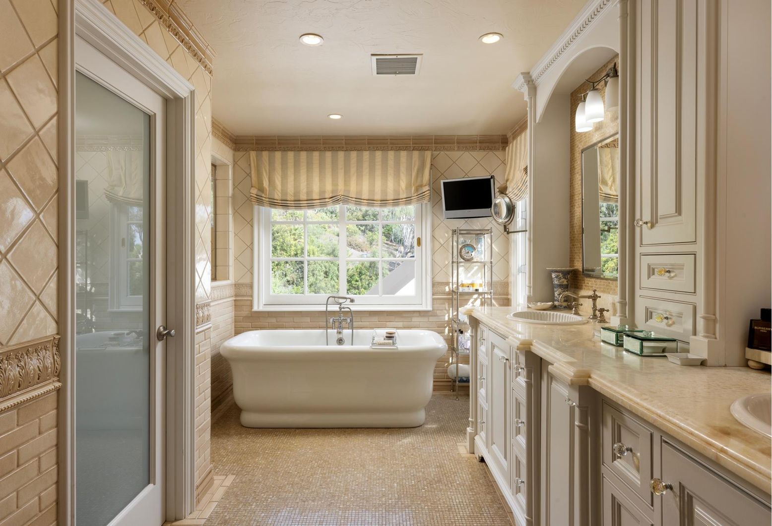 Bathroom, Dual Sink Vanities, Free Standing Baths, Interior, Recessed Lighting