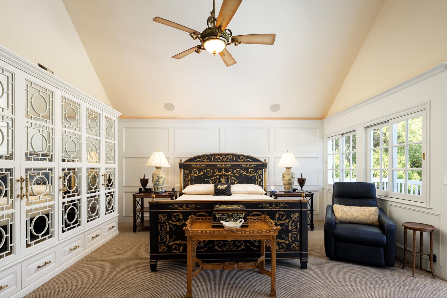 Home Office, Interior