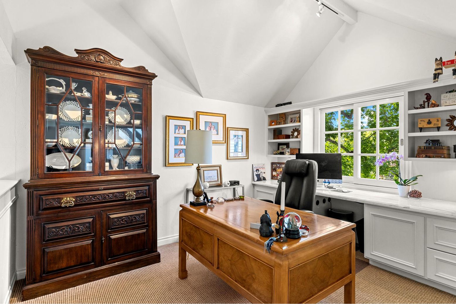 Home Office, Interior