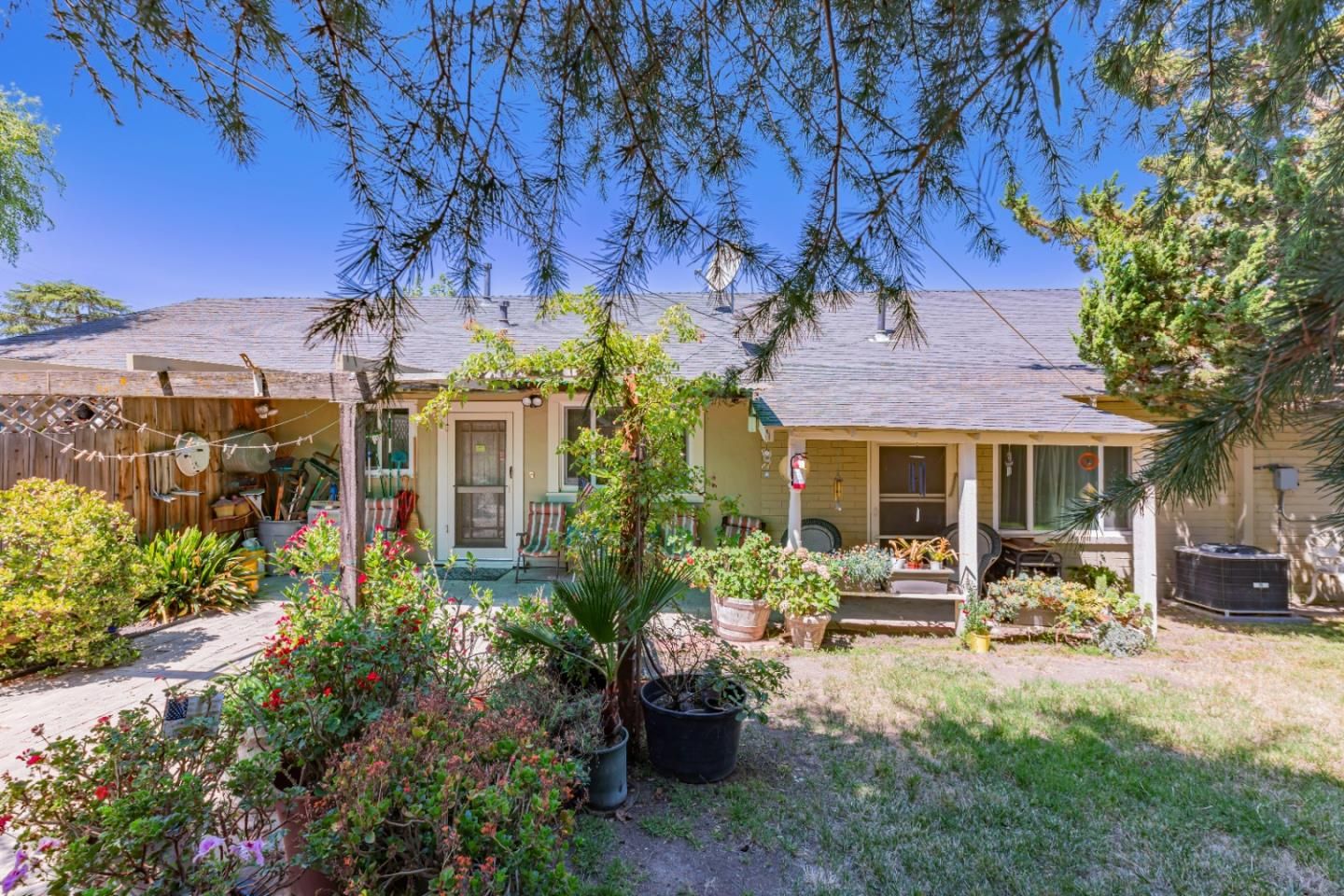 Backyard, Exterior, Facade, Cape Cod