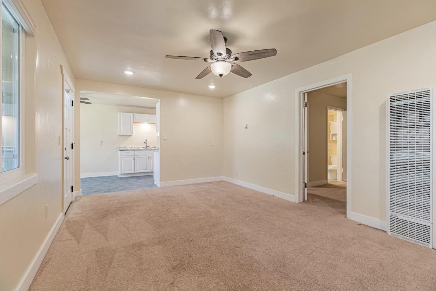 Empty room, Interior, Recessed Lighting