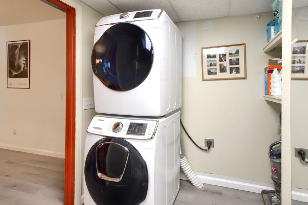 Interior, Utility Closets, Washer, Wood Texture Flooring