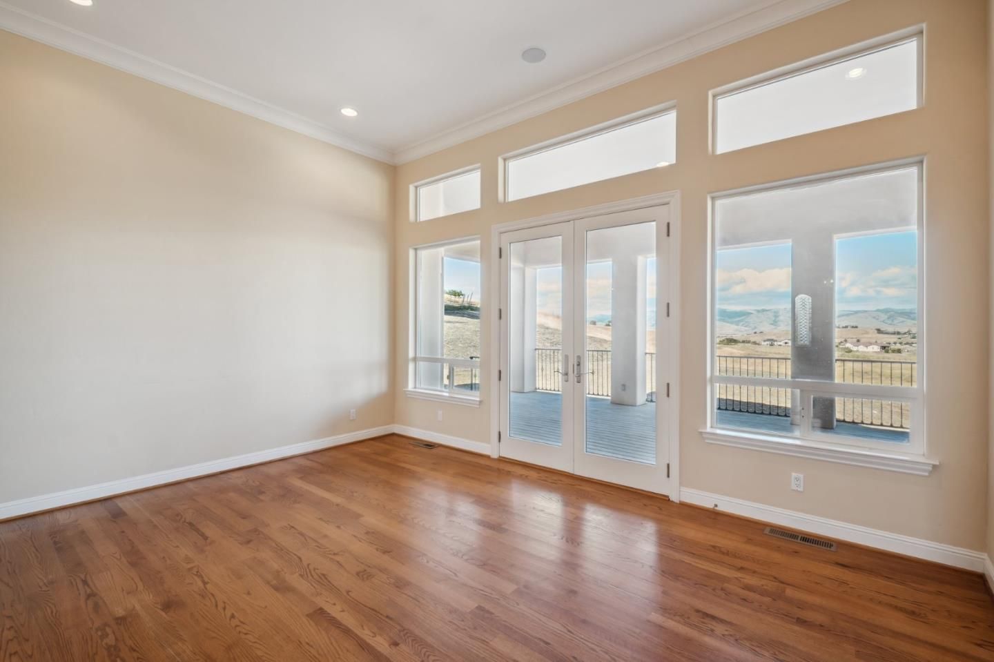 Empty room, Interior, Recessed Lighting, Water, Wood Texture Flooring