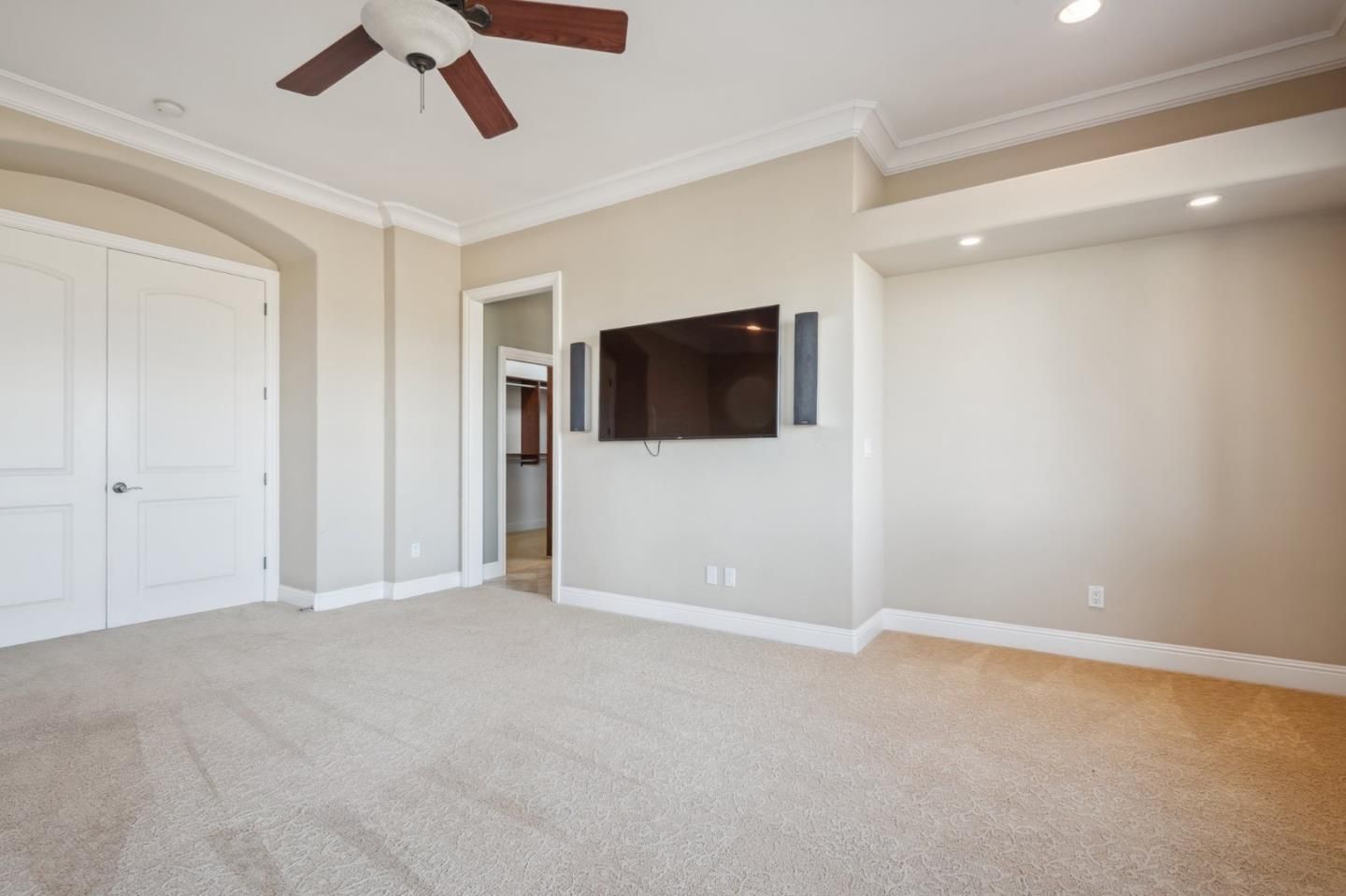 Empty room, Interior, Recessed Lighting