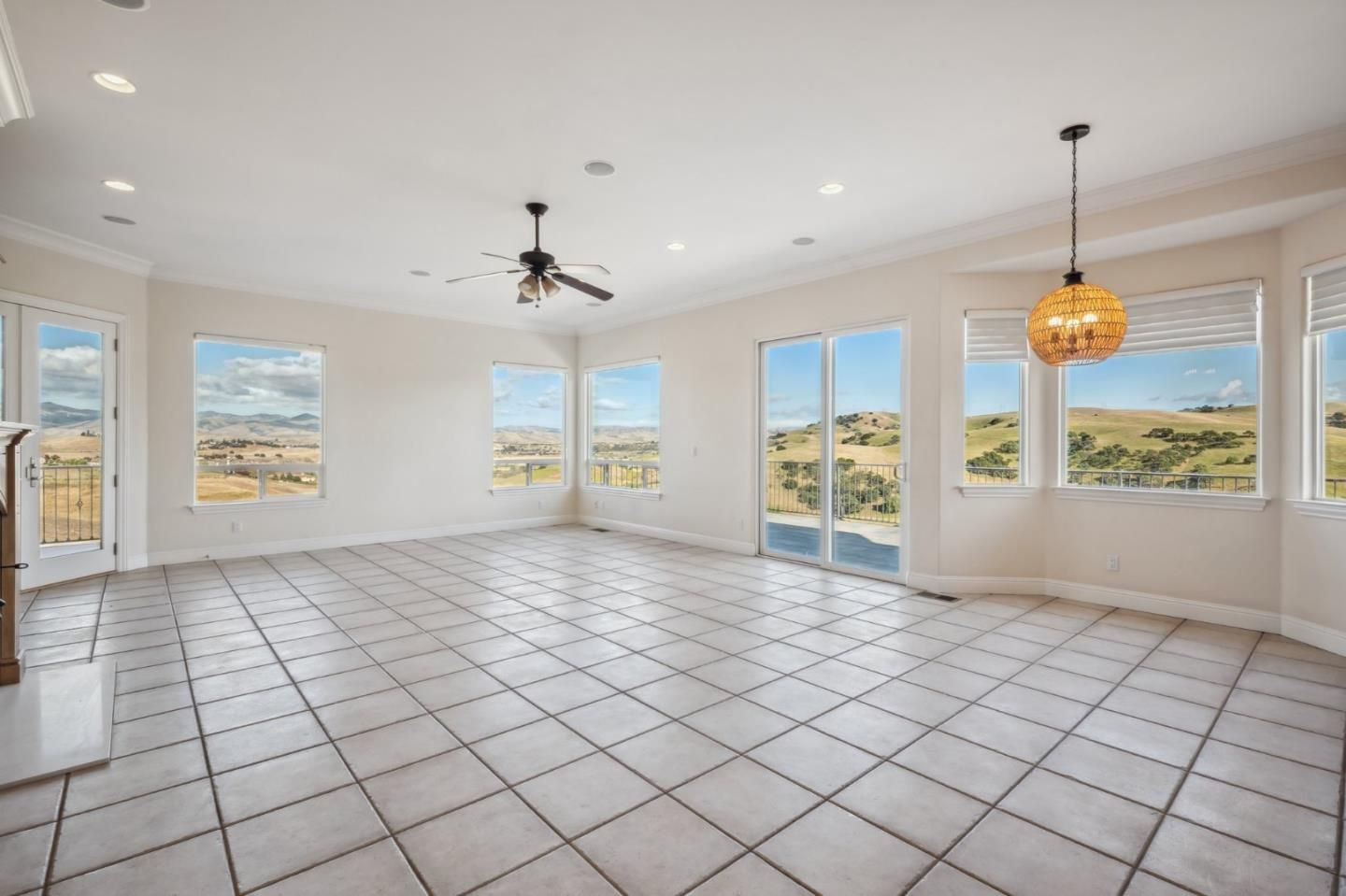 Empty room, Interior, Pendant Lights, Recessed Lighting