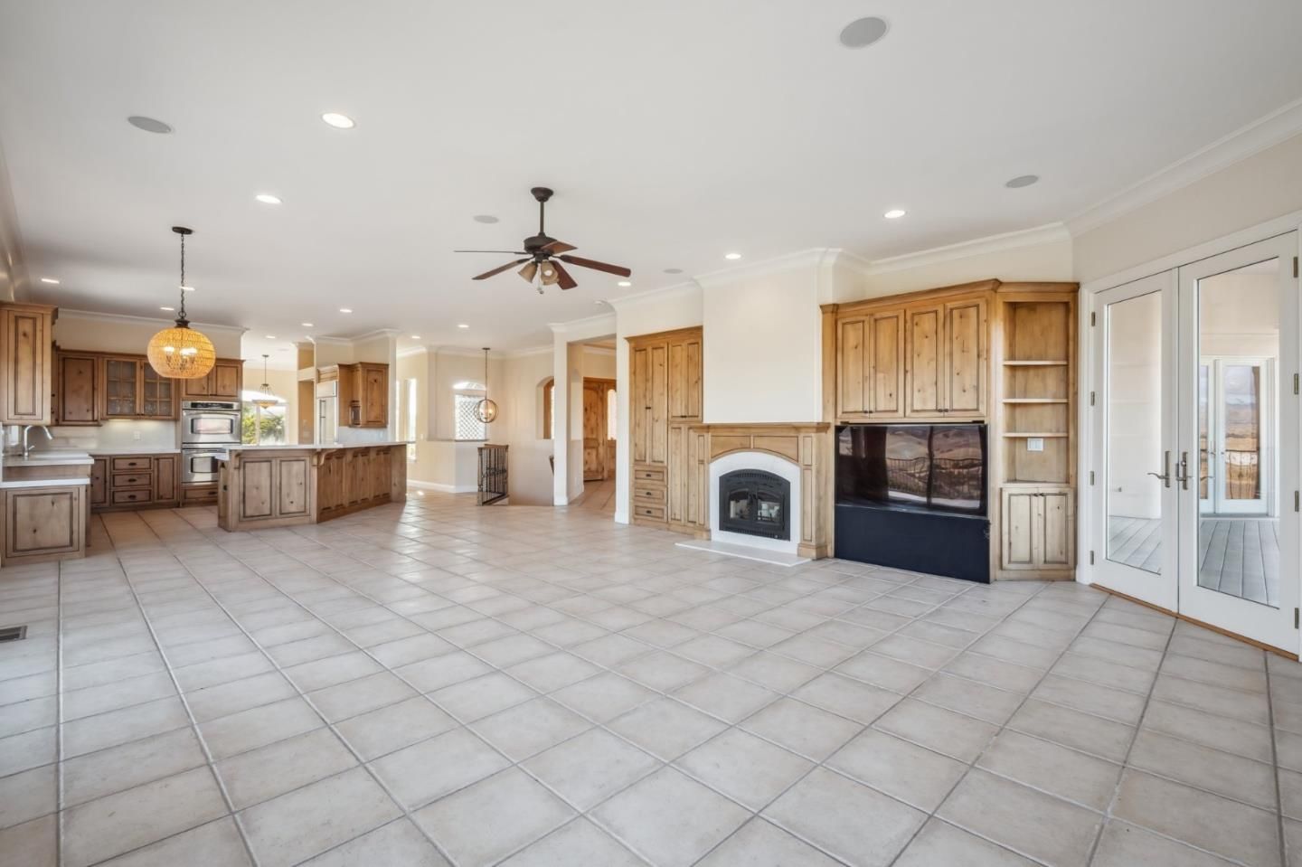 Fireplace, Interior, Kitchen, Pendant Lights, Recessed Lighting