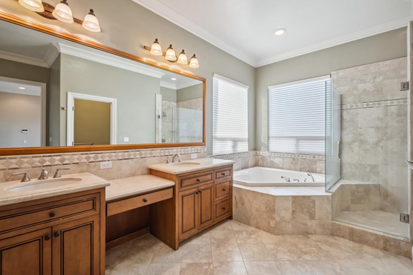 Bathroom, Dual Sink Vanities, Interior, Recessed Lighting