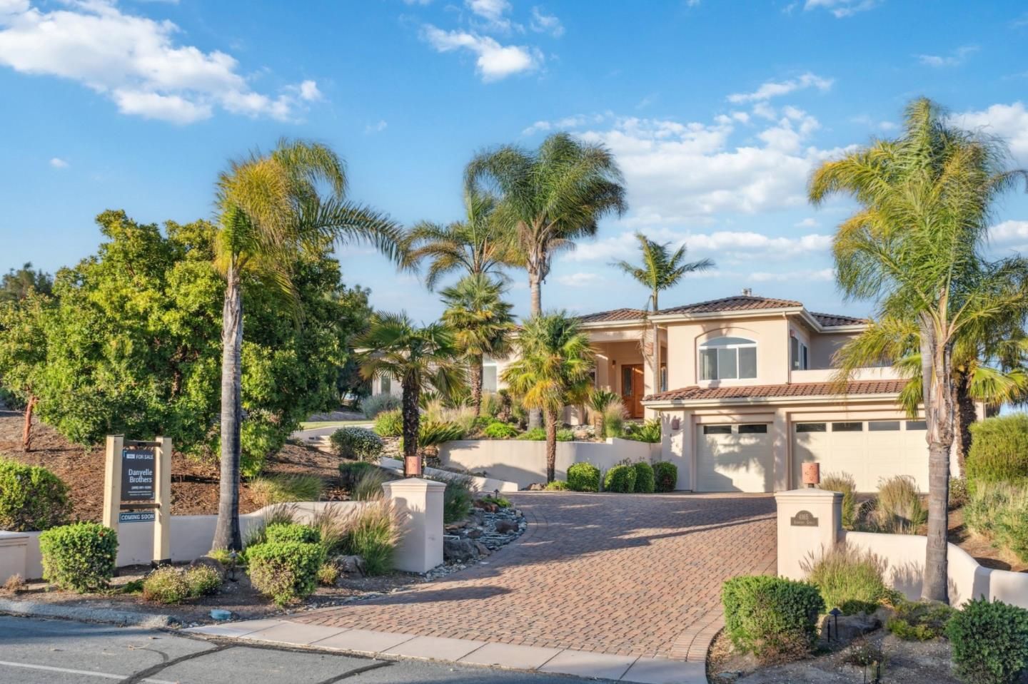 Attached, Exterior, Facade, Mediterranean