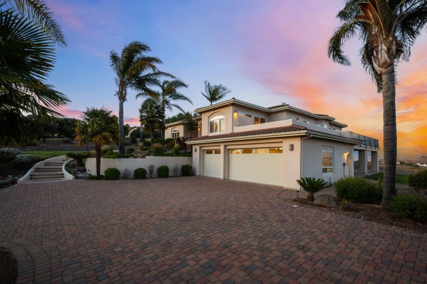 Attached, Exterior, Facade, Mediterranean