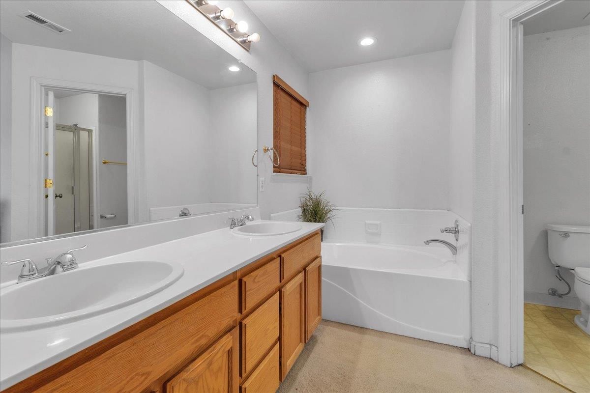 Bathroom, Dual Sink Vanities, Interior, Recessed Lighting