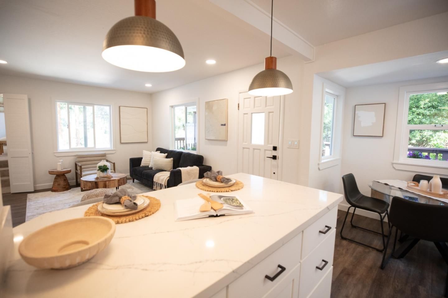 Dining room, Interior, Living room, Pendant Lights, Recessed Lighting, Wood Texture Flooring