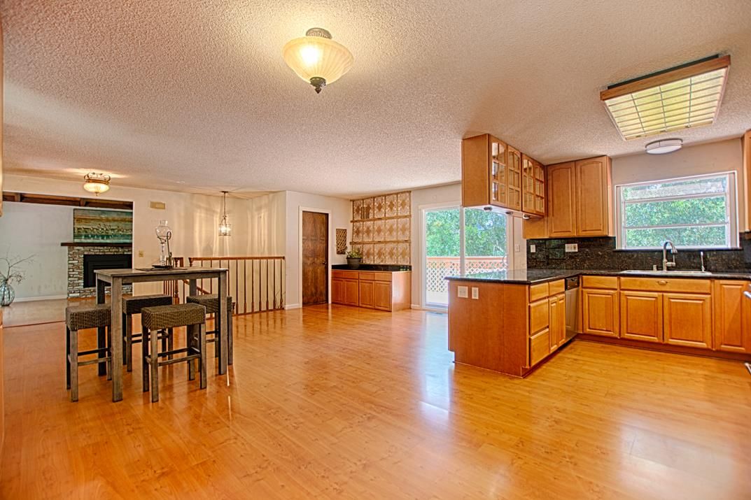Dining room, Interior, Kitchen, Pendant Lights, Wood Texture Flooring