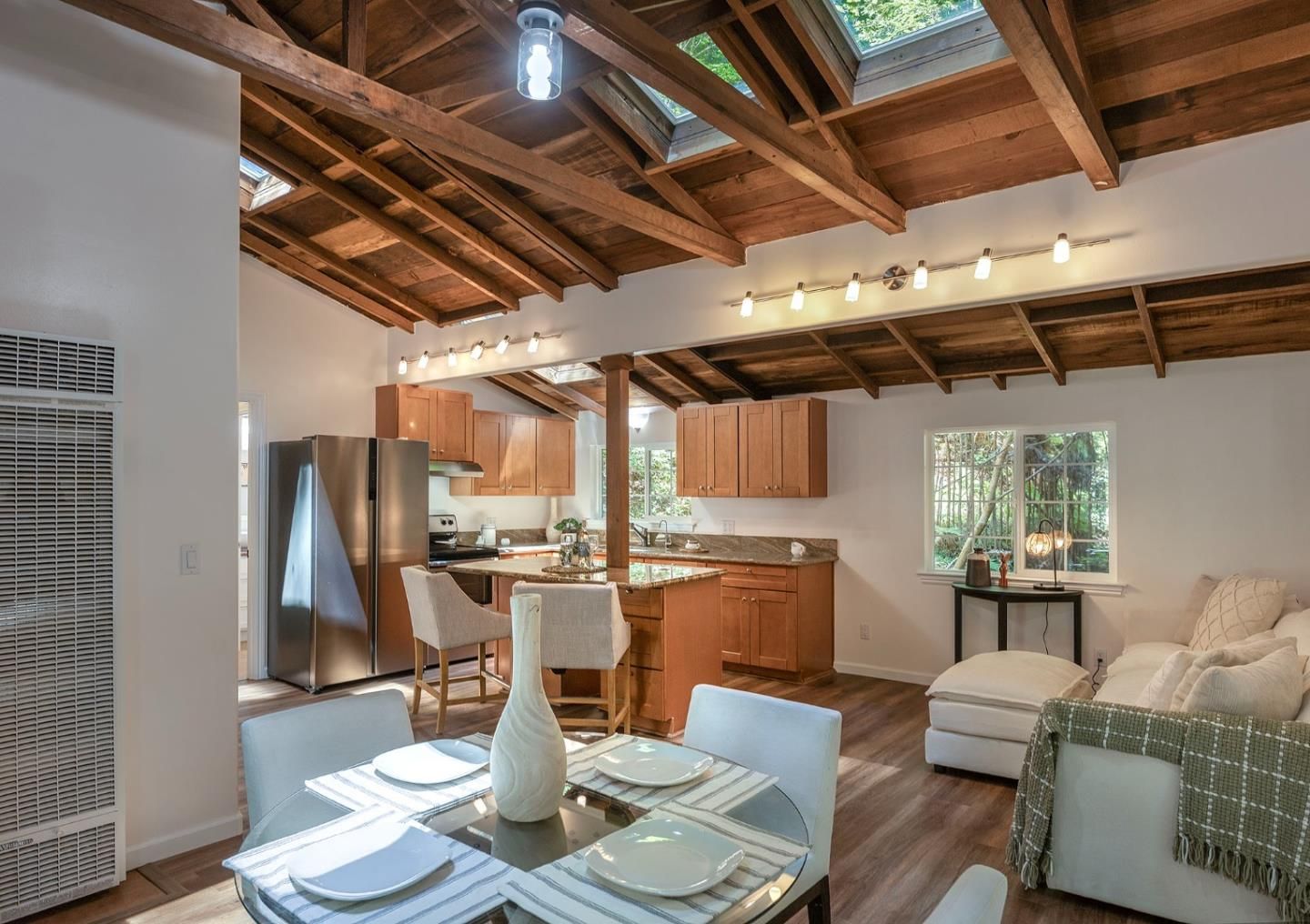 Dining room, Interior, Kitchen, Stainless Steel Appliances, Wooden Beams, Wooden Ceilings, Wood Texture Flooring