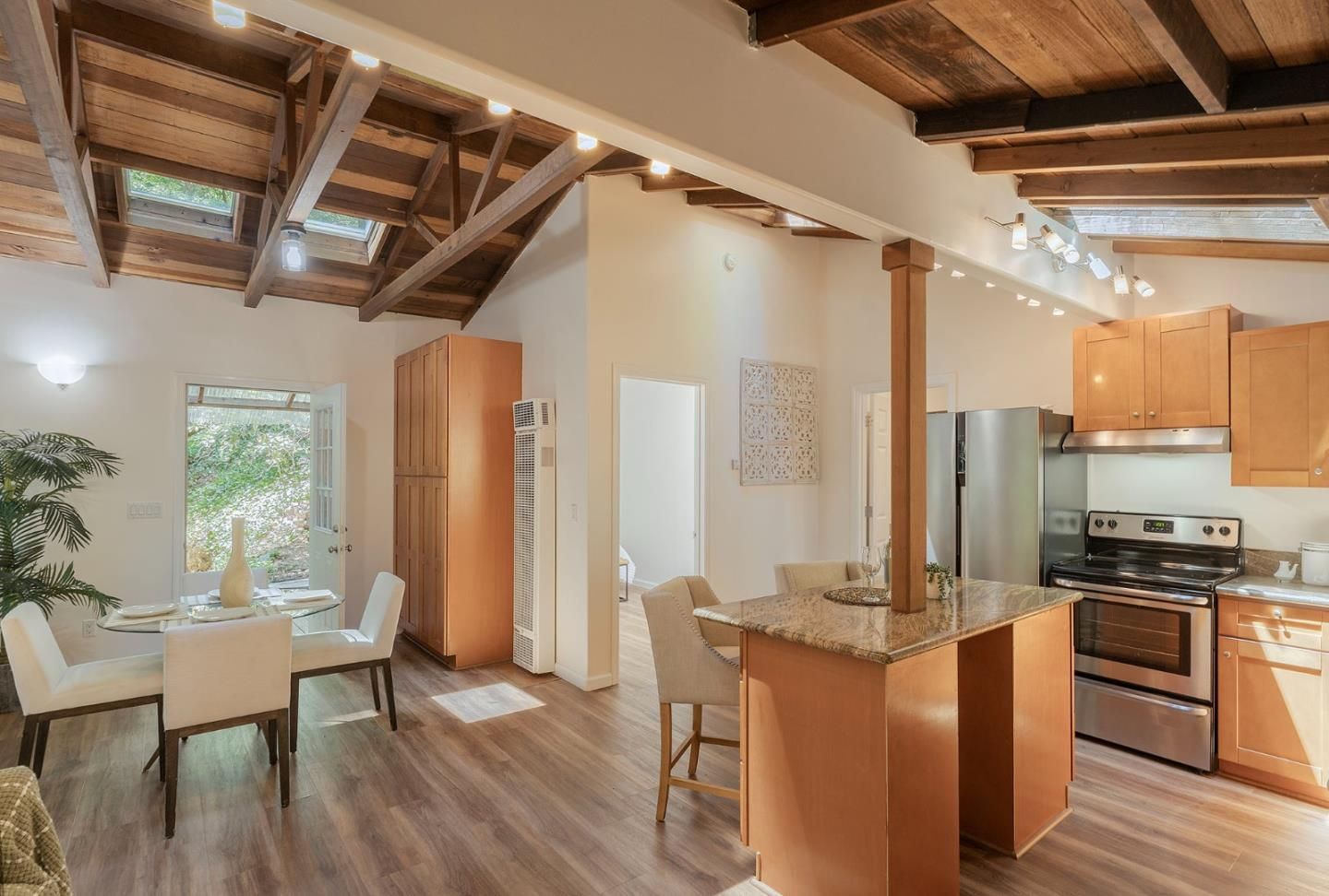 Dining room, Interior, Kitchen, Stainless Steel Appliances, Wooden Beams, Wooden Ceilings, Wood Texture Flooring
