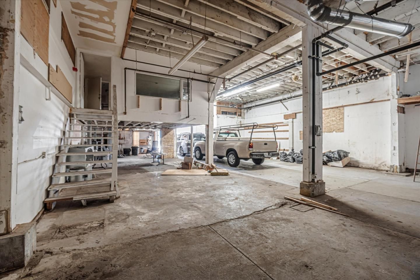 Garage, Interior