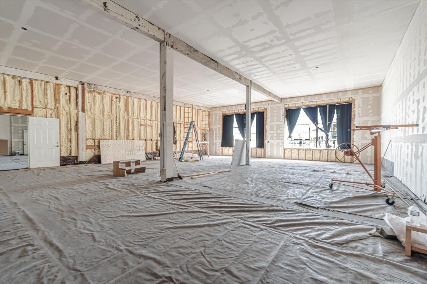 Empty room, Interior, Wooden Beams