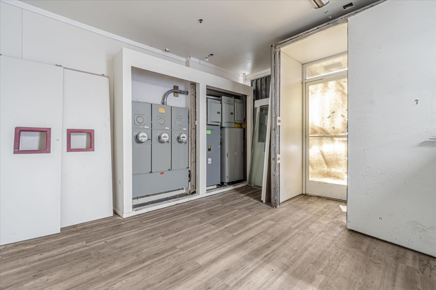 Elevator, Interior, Wood Texture Flooring