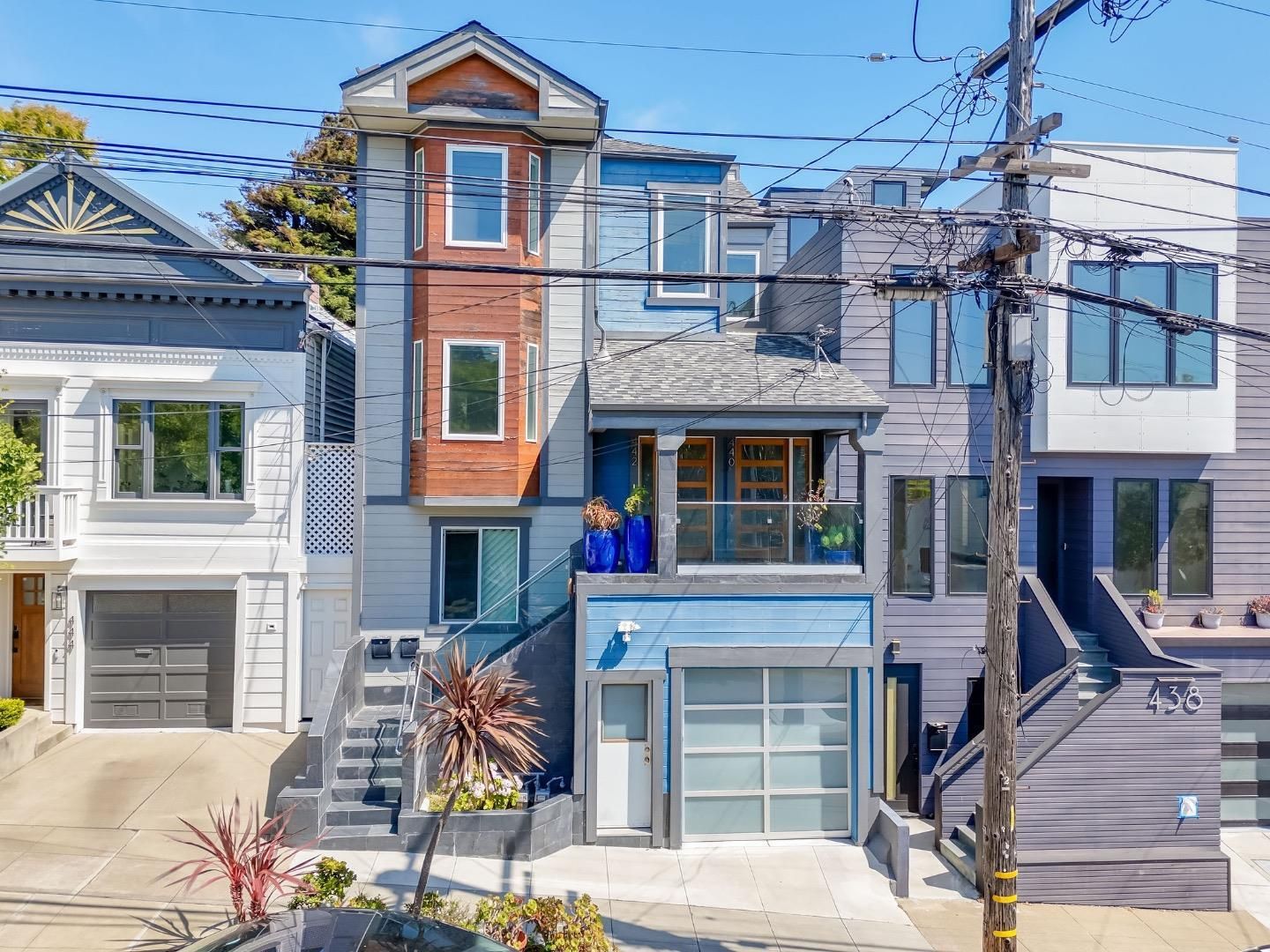 Attached, Exterior, Facade, Rowhouse