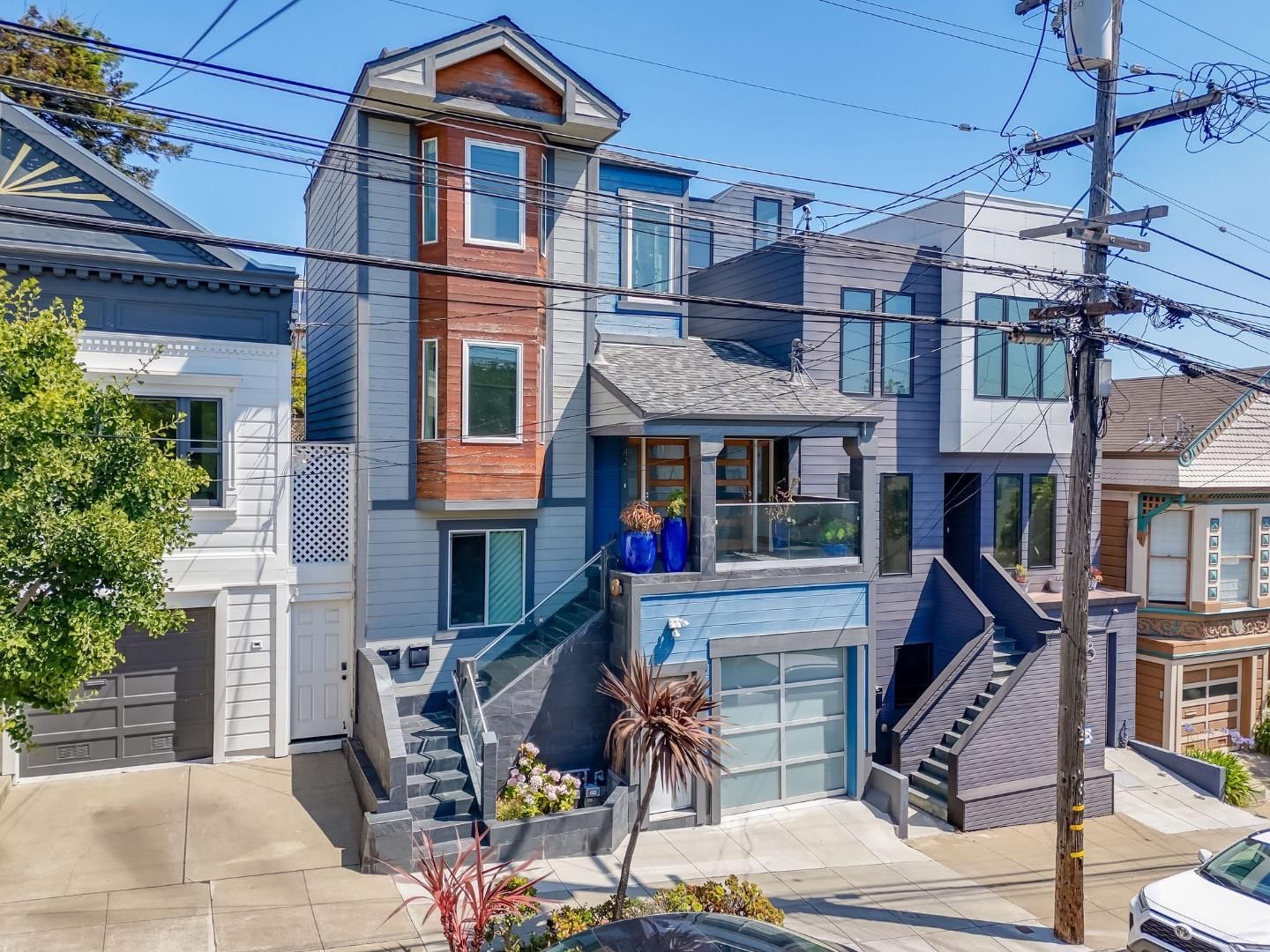 Attached, Exterior, Facade, Queen Anne Victorian