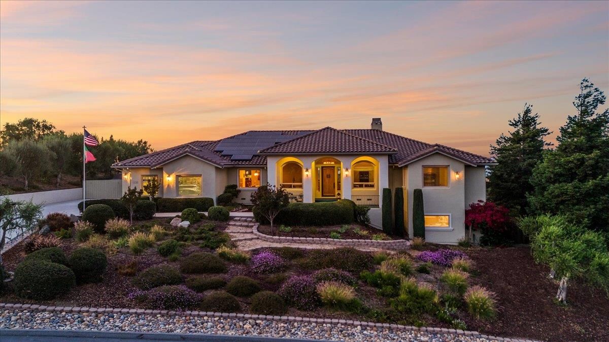 Exterior, Facade, Mediterranean