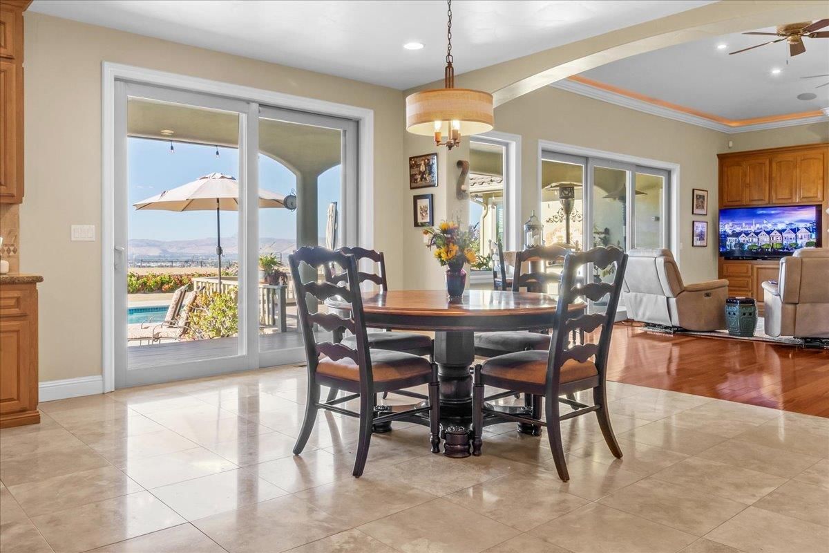Chandelier, Dining room, Interior, Living room, Recessed Lighting