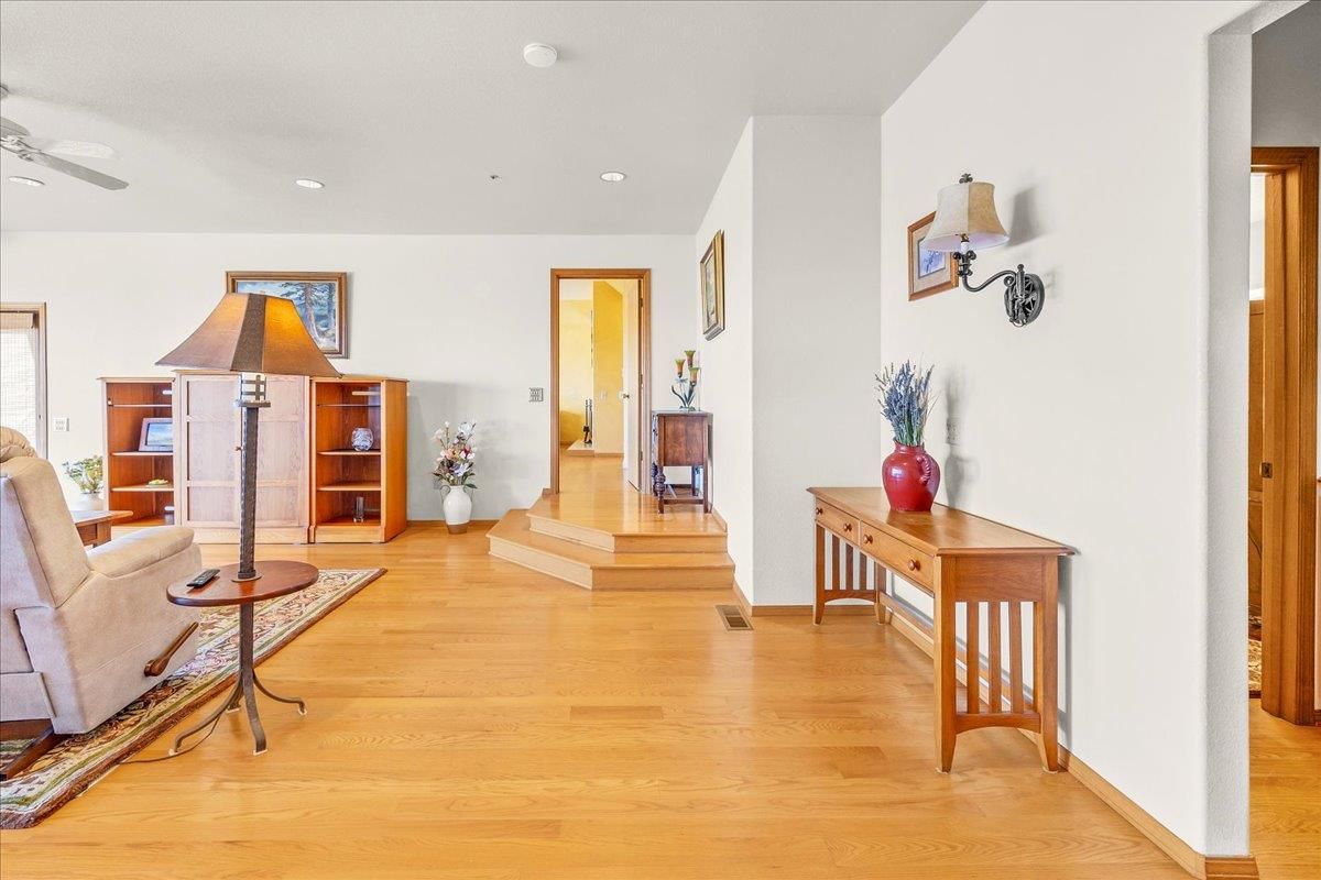 Interior, Recessed Lighting, Wood Texture Flooring