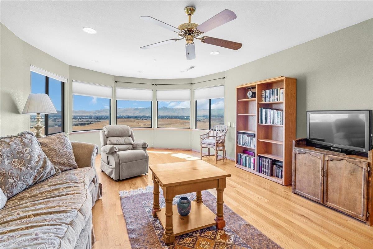 Interior, Living room, Recessed Lighting, Water, Wood Texture Flooring