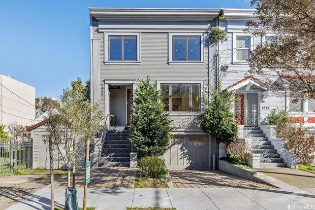 Exterior, Facade, Rowhouse