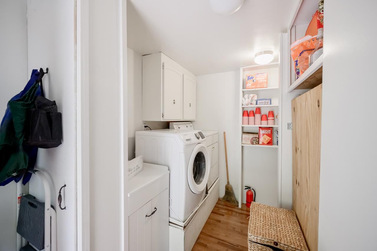 Interior, Washer, Wood Texture Flooring