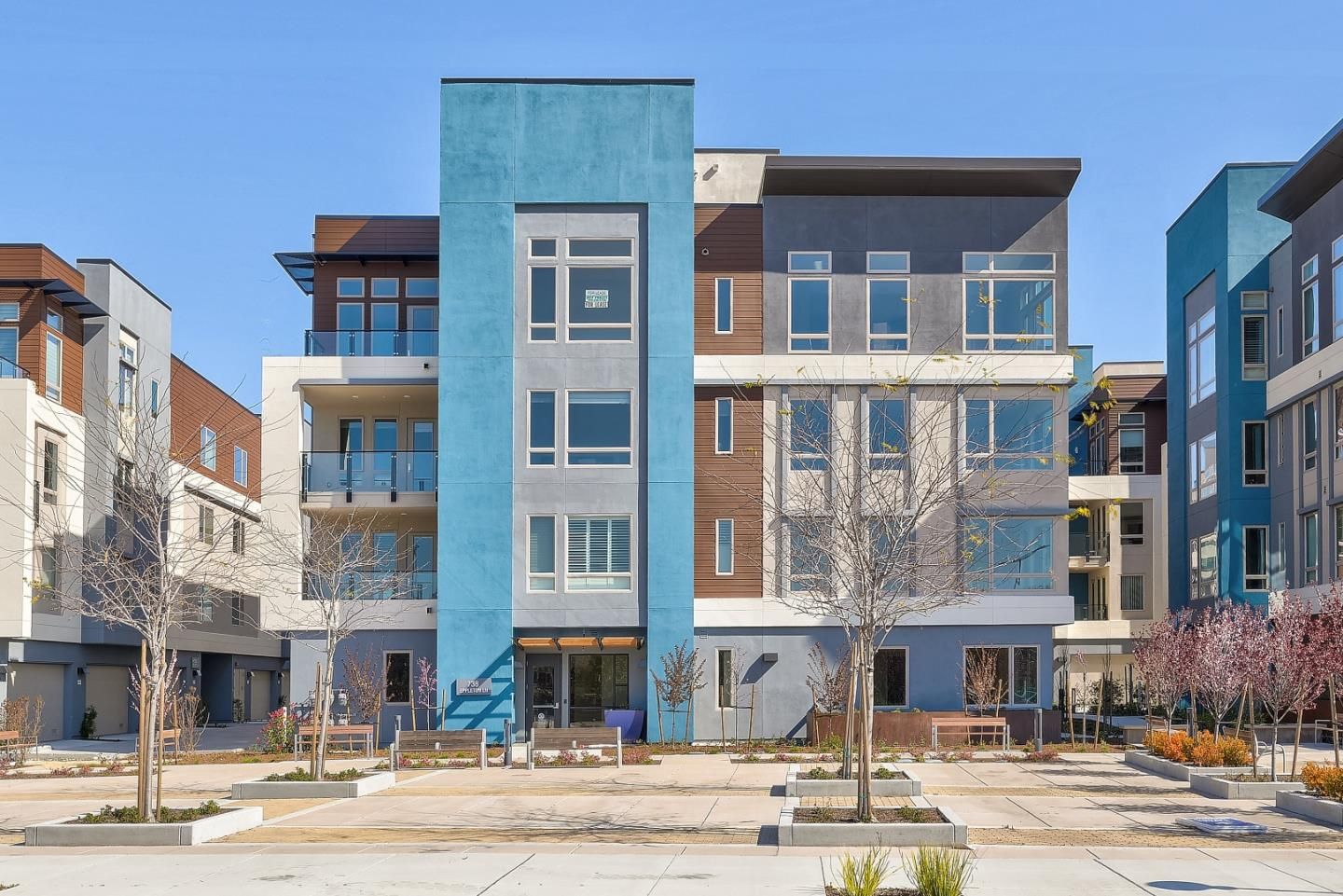 Exterior, Facade, Modern
