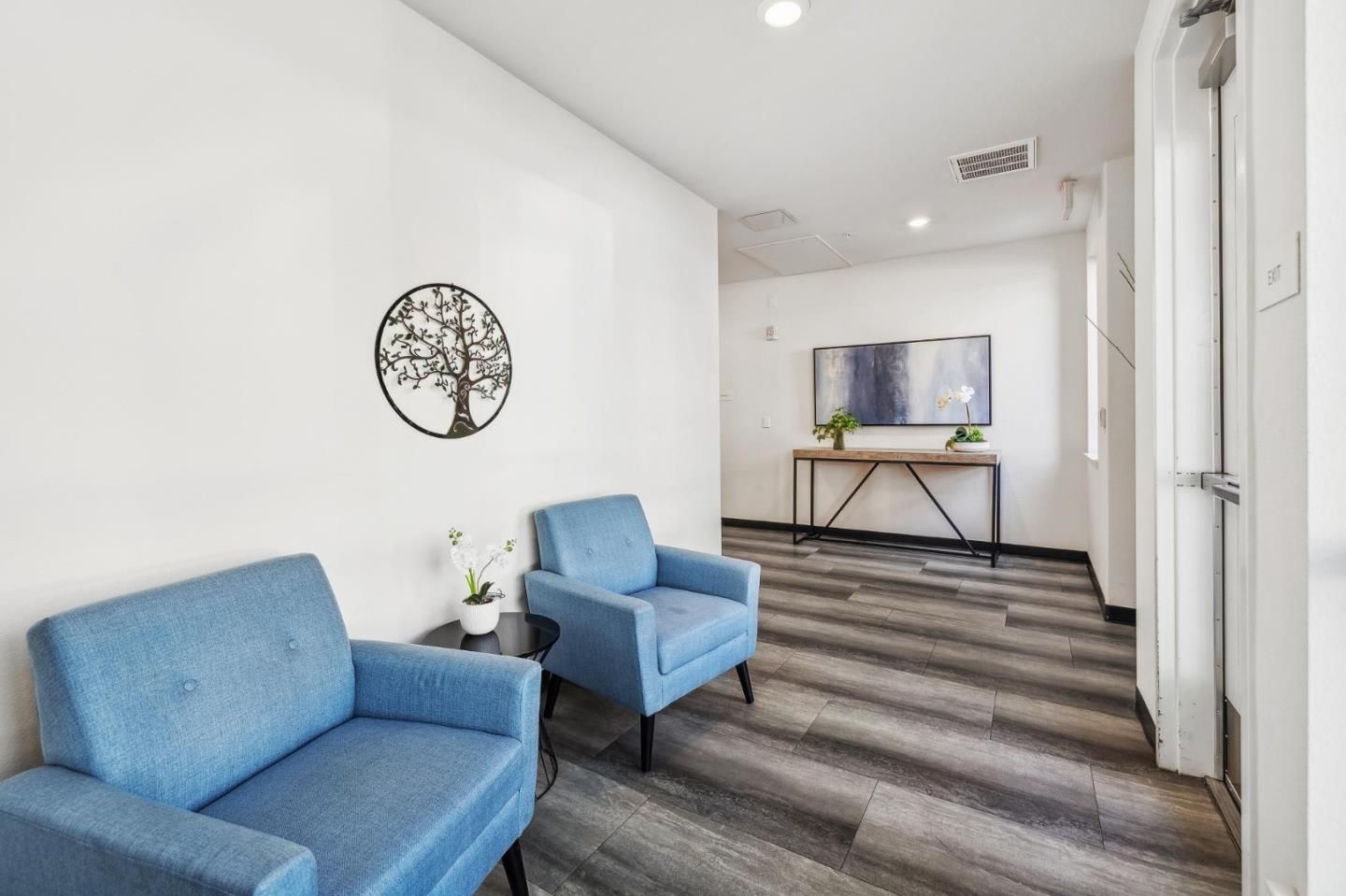 Interior, Recessed Lighting, Wood Texture Flooring