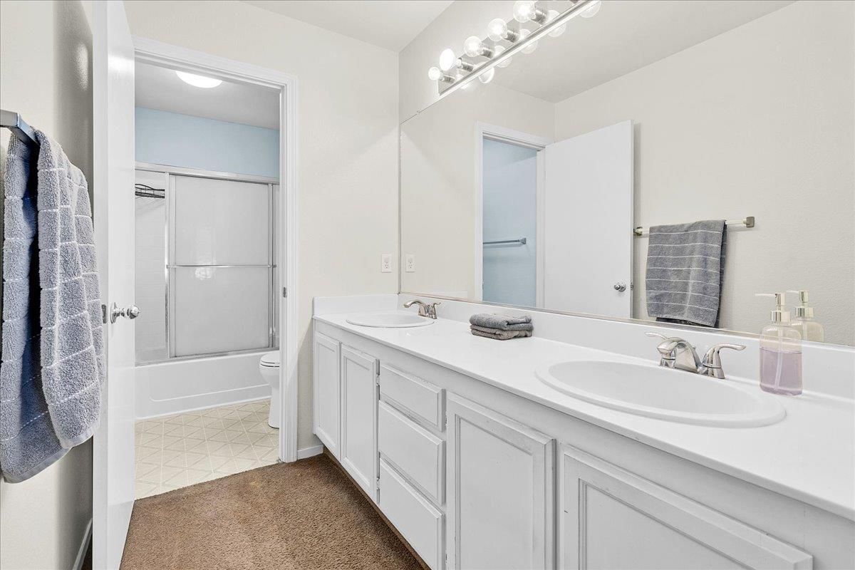 Bathroom, Dual Sink Vanities, Interior, Recessed Lighting