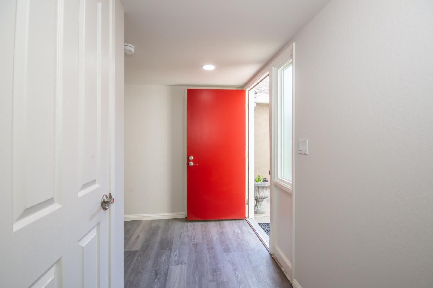 Interior, Recessed Lighting, Wood Texture Flooring