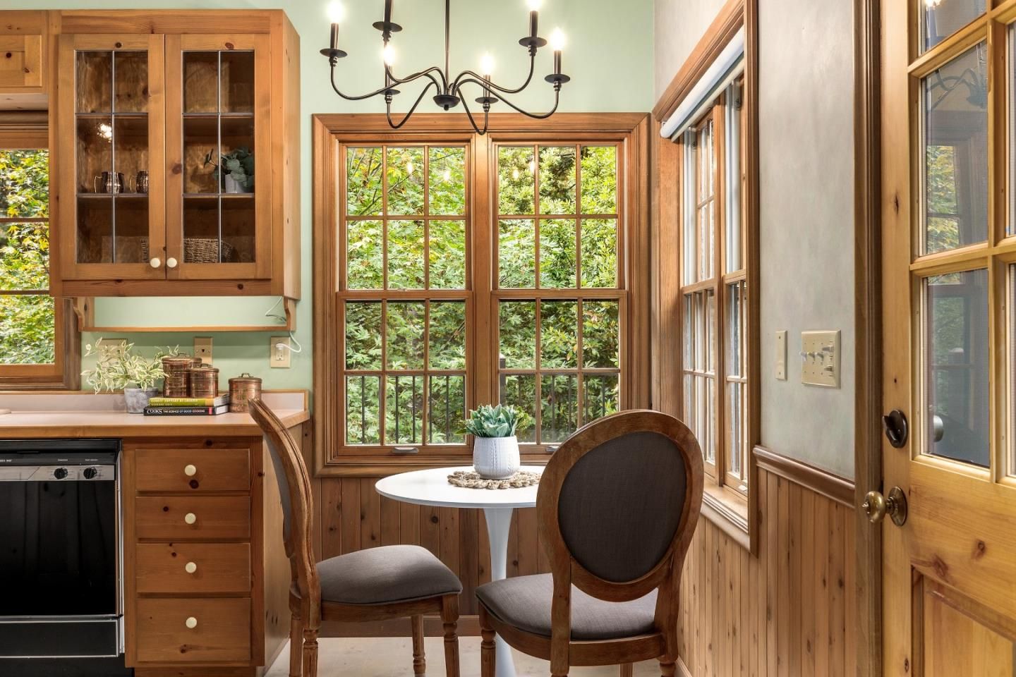 Chandelier, Dining room, Interior