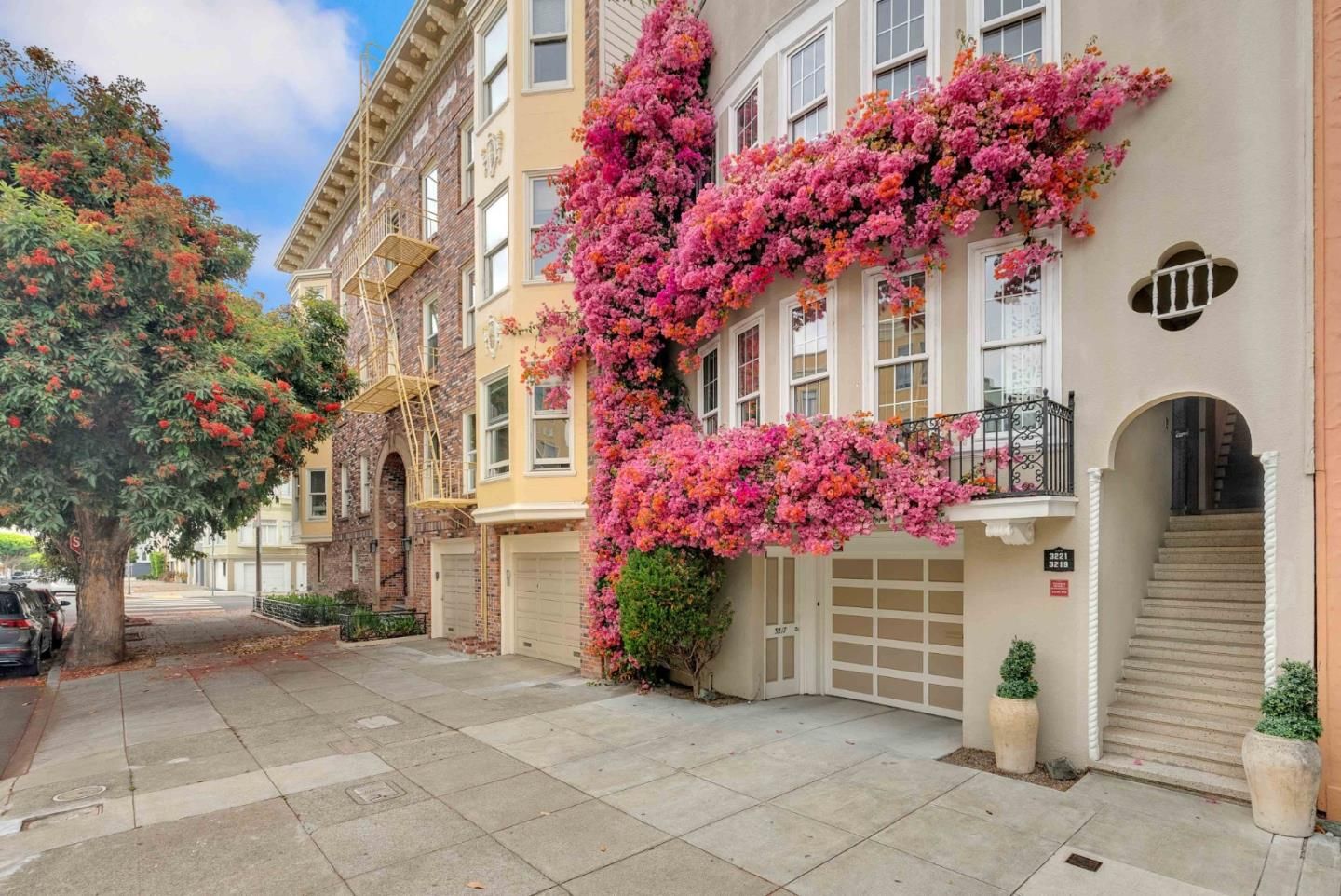 Attached, Exterior, Facade, Rowhouse