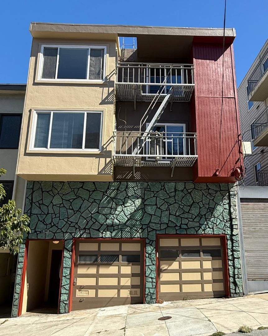 Attached, Exterior, Facade, Modern