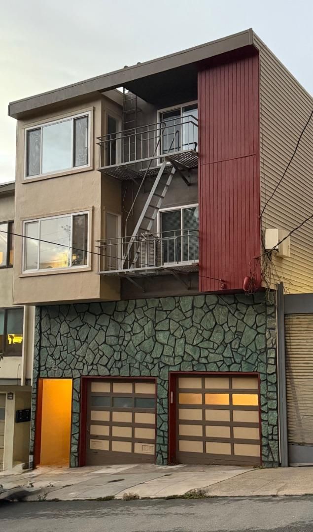 Attached, Exterior, Facade, Modern