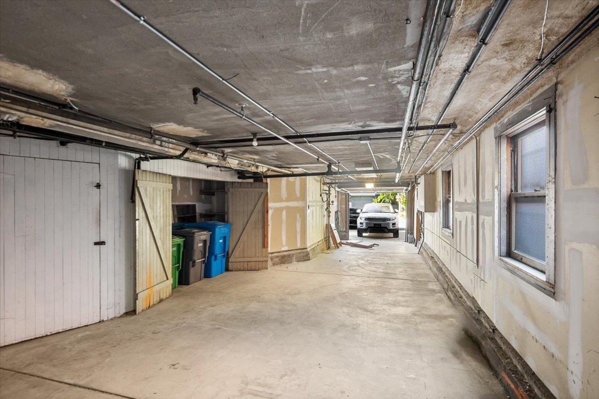 Garage, Interior